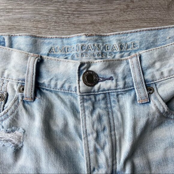 American Eagle  Outfitters Light Wash Distressed Tomgirl Shortie - Picture 5 of 16